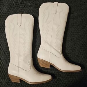 White Western-Style Women's Boots
